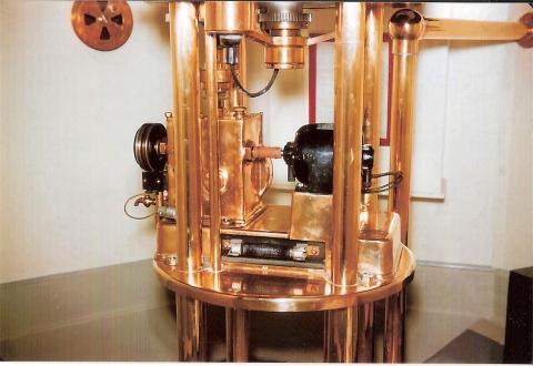 lens pedestal