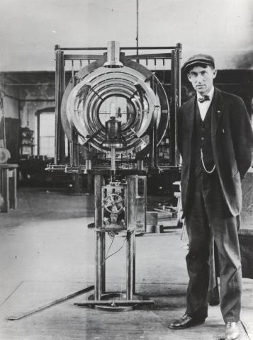 Schooner Ledge PA Range Lens At Phila.Lamp Shop 1915 National Archives RG 26-LG-21-43.jpg