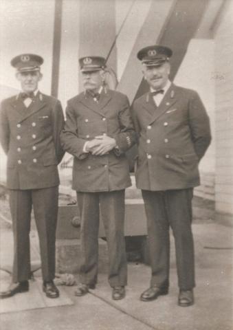 Frederick W. Sargant on left. John Cowan is head keeper in center.