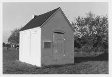 oil house 